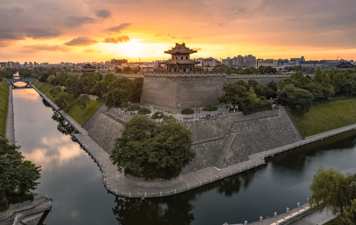 how to get to Xi'an City Wall from Xi'an North Railway Station