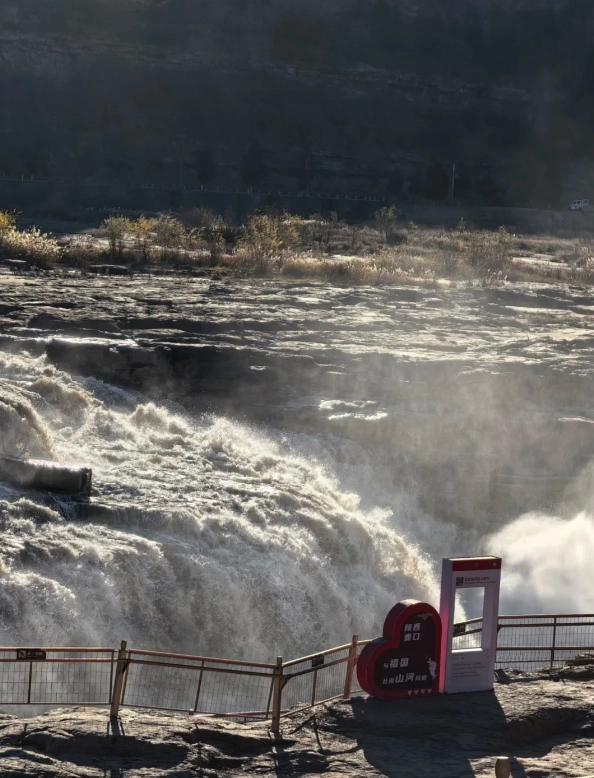 Hukou Waterfall travel