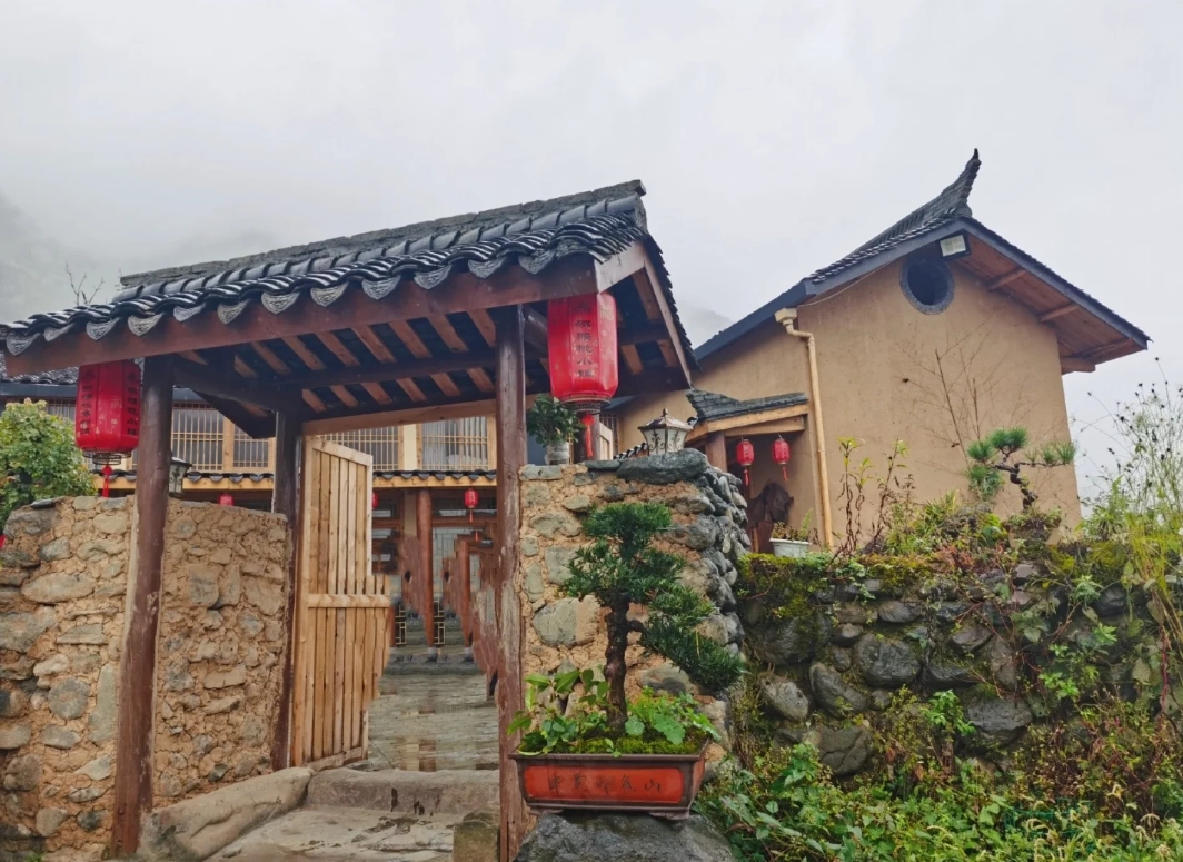 Travel photos of Ankang: Nangong Mountain hotels with English service