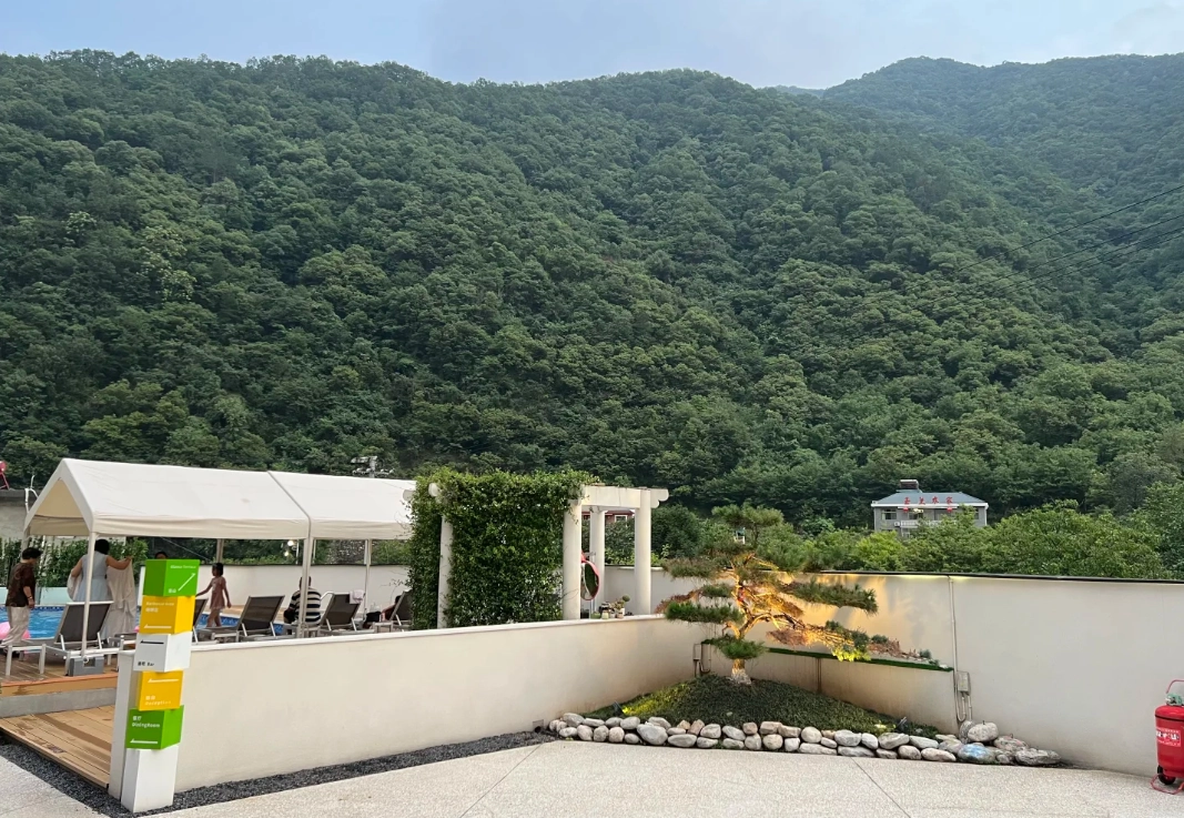 Niubeiliang National Forest Park hotels with English speaking staff Niubeiliang National Forest Park hotels with English speaking staff