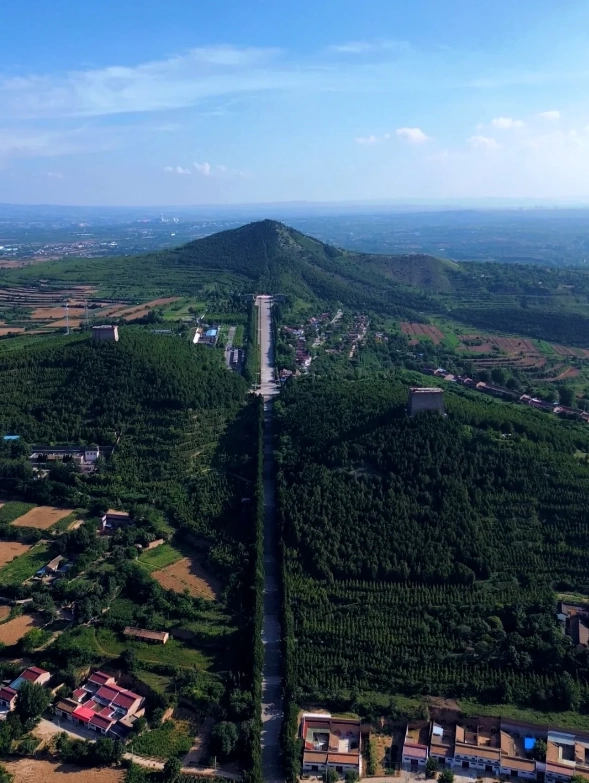 Photo of Qianling Mausoleum: Tang Dynasty tombs