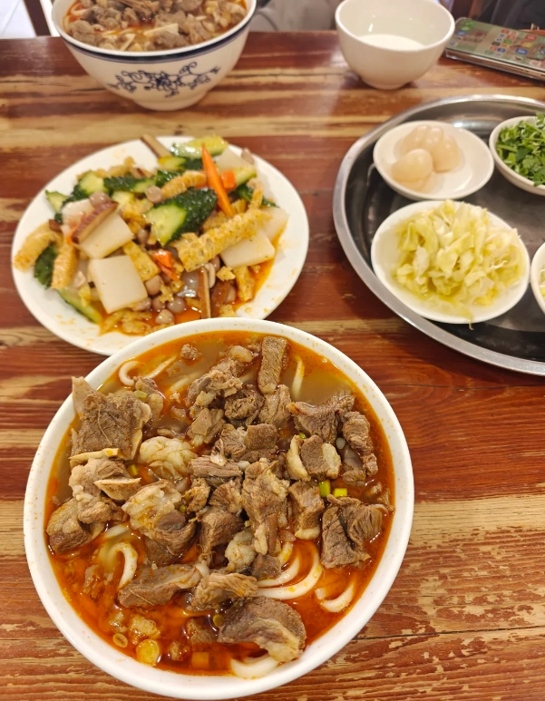 Yellow Emperor Mausoleum restaurants