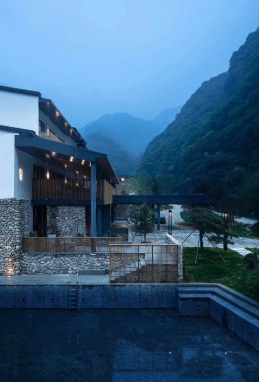 Yuhua Palace Ruins Lodging: Safe Stays with Cultural Immersion