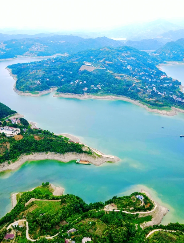 Photo of Yinghu Lake Scenic Area: serene lake Shaanxi