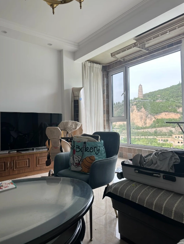 where to stay near Baota Mountain for families