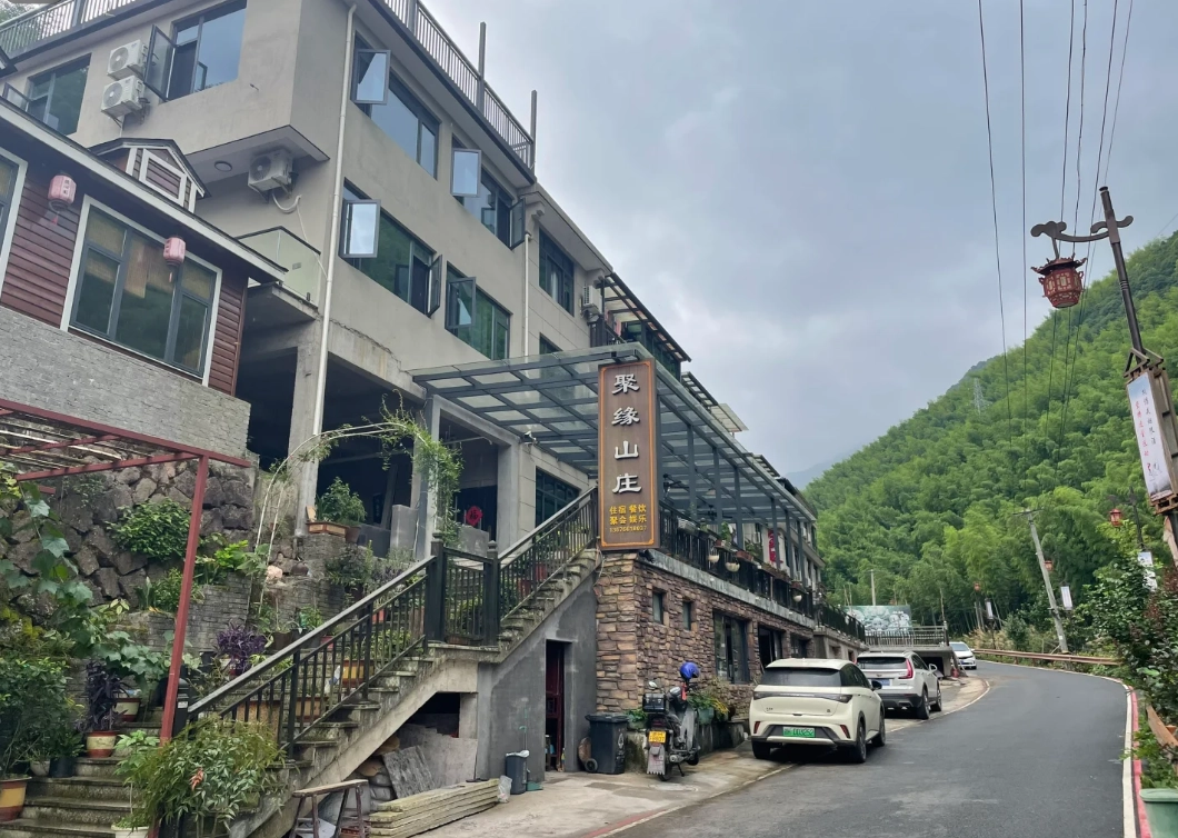 Yaowang Mountain Hotels: Safe Stays with Easy Access and Culture