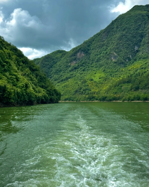 Photo of Yinghu Lake Scenic Area: serene lake Shaanxi