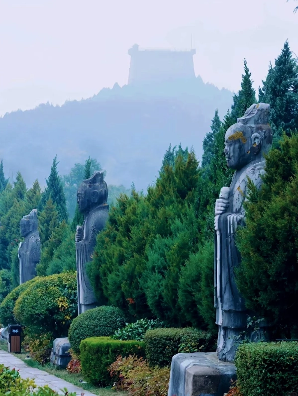 Photo of Qianling Mausoleum: Empress Wu Zetian tomb