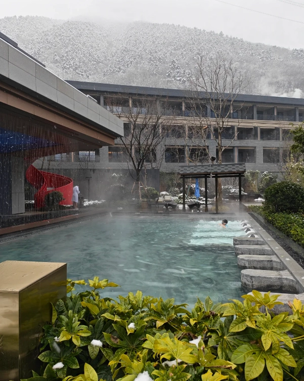 staying inside Taibai Mountain park staying inside Taibai Mountain park
