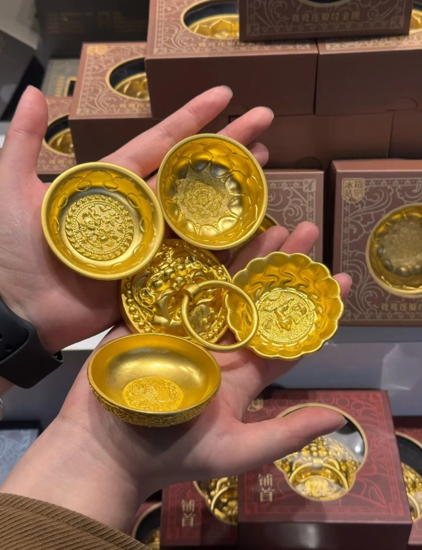 Photo of Mausoleum of the Yellow Emperor: Chinese cultural souvenirs shopping