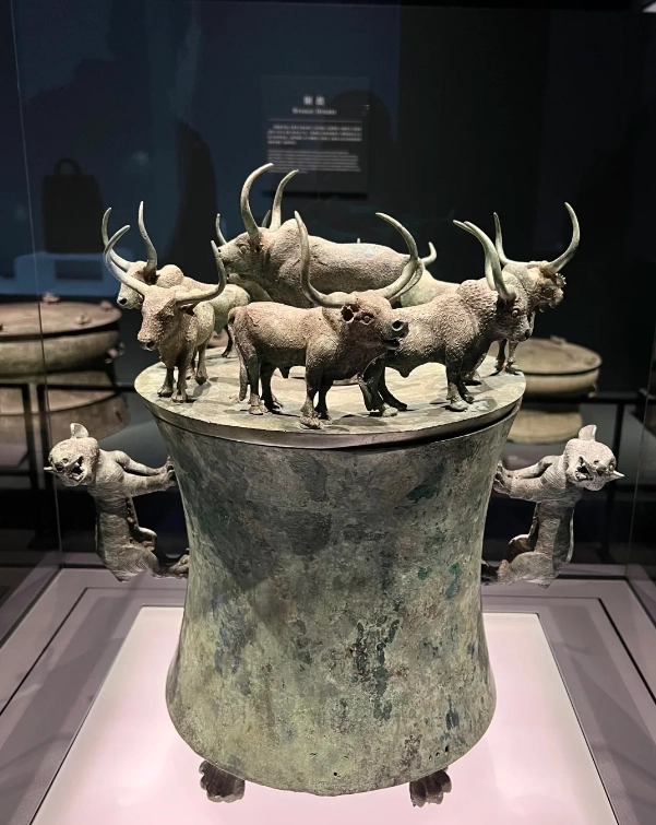 Photo of Shanghai Museum: Shanghai Museum bronze