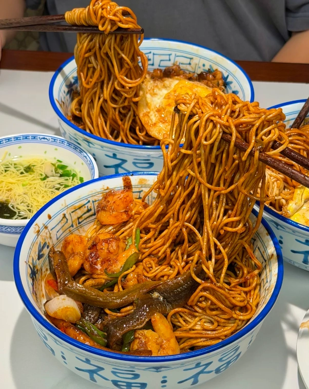 Shanghai fried noodles