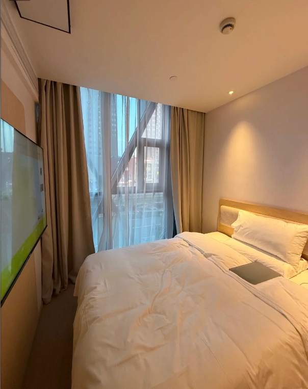 hotels near the bund