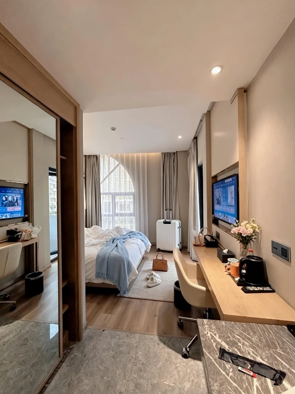 Best Hotels Near The Bund: Luxury to Budget Options