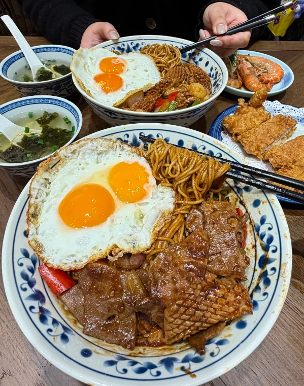 Shanghai fried noodles
