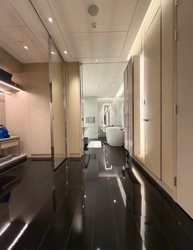 Shanghai Tower hotels