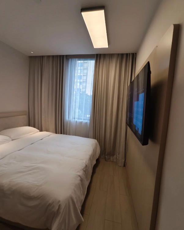 Where to Stay Near Shanghai Tower: Best Hotels for Every Traveler
