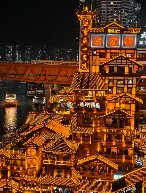 Travel photos of Chongqing: Hongyadong tips