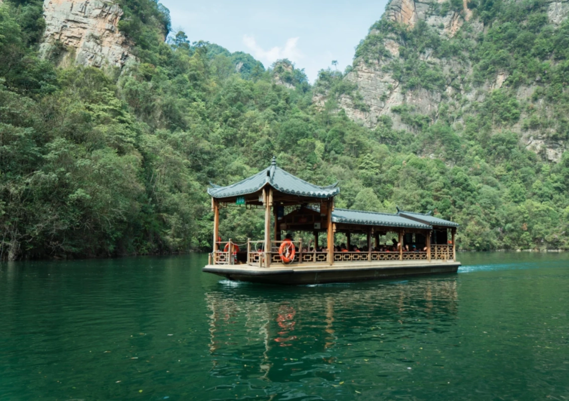 Photo of Baofeng Lake: Wulingyuan scenic area