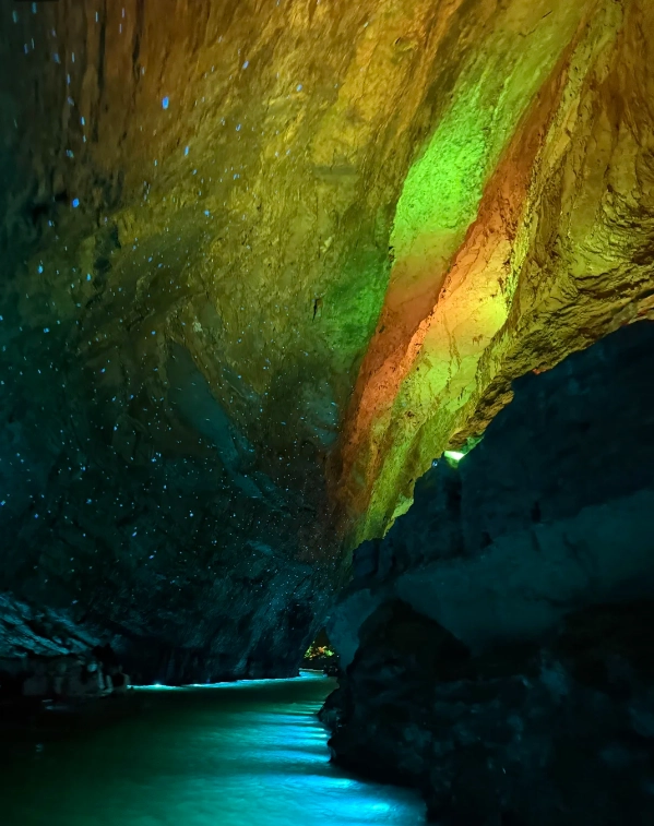 Photo of Yellow Dragon Cave: Yellow Dragon Cave boat ride