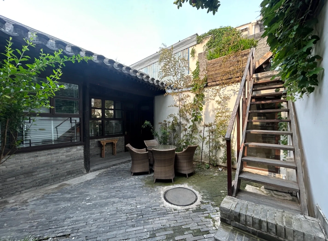 Where to Stay Near Beihai Park: Convenience & Local Vibe