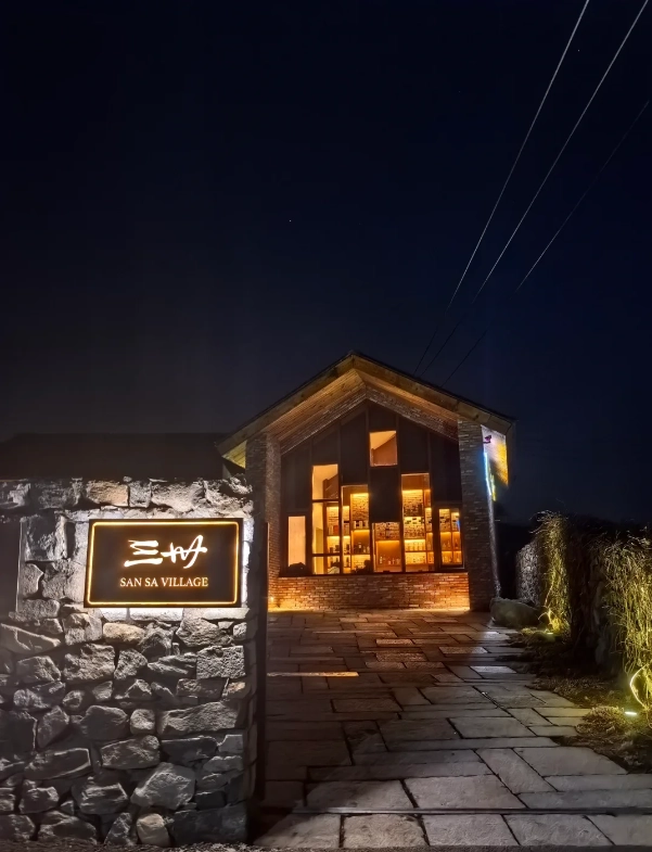 Mutianyu village stays