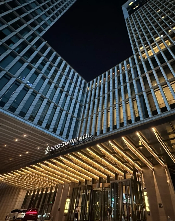 Where to Stay Near Dongping National Forest Park: Best Areas & Hotels
