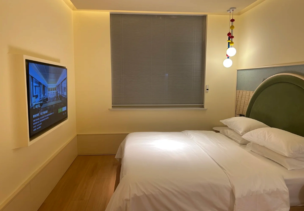 where to stay near Chengdu panda base