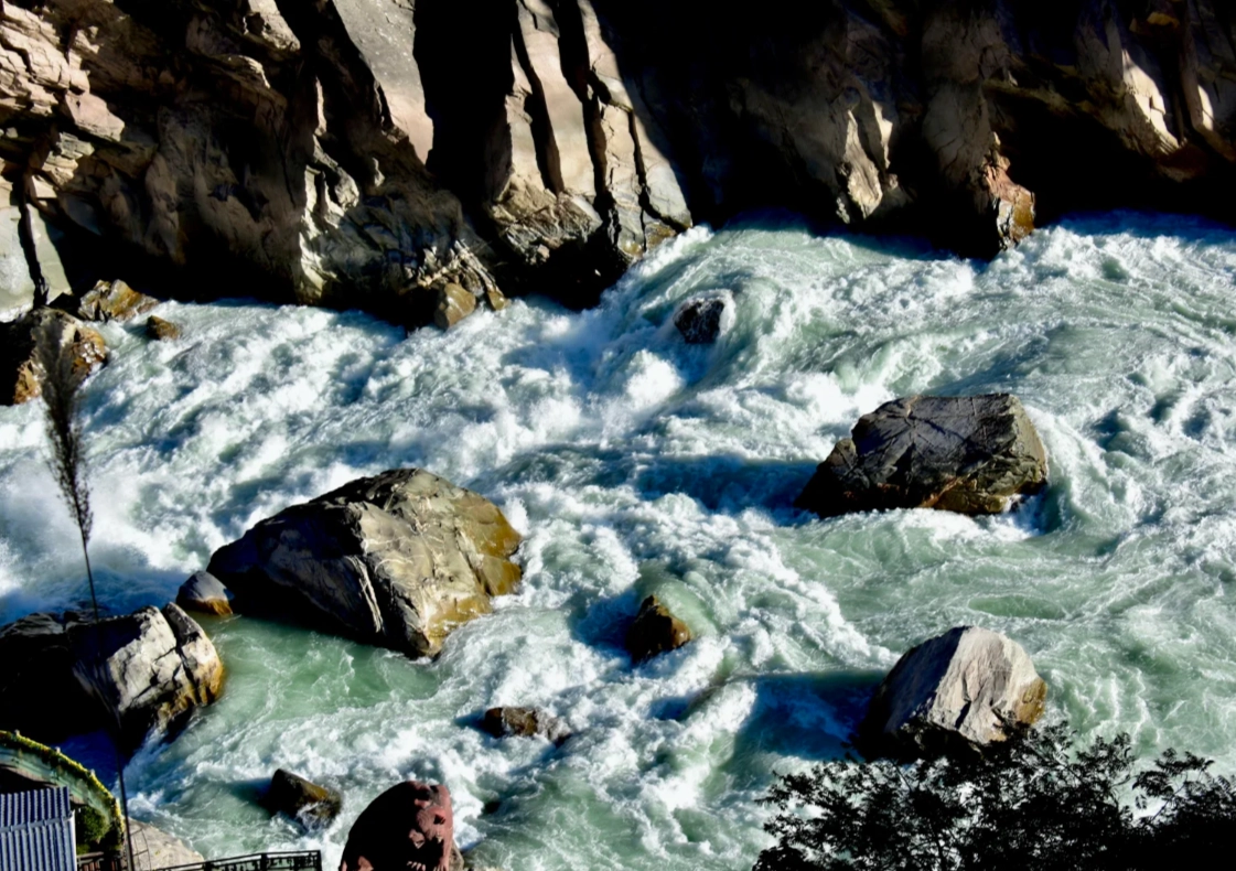 Photo of Tiger Leaping Gorge: Jinsha River hike