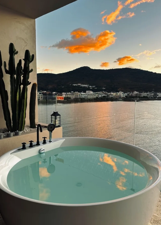 best hotels near Yunnan Wildlife Park