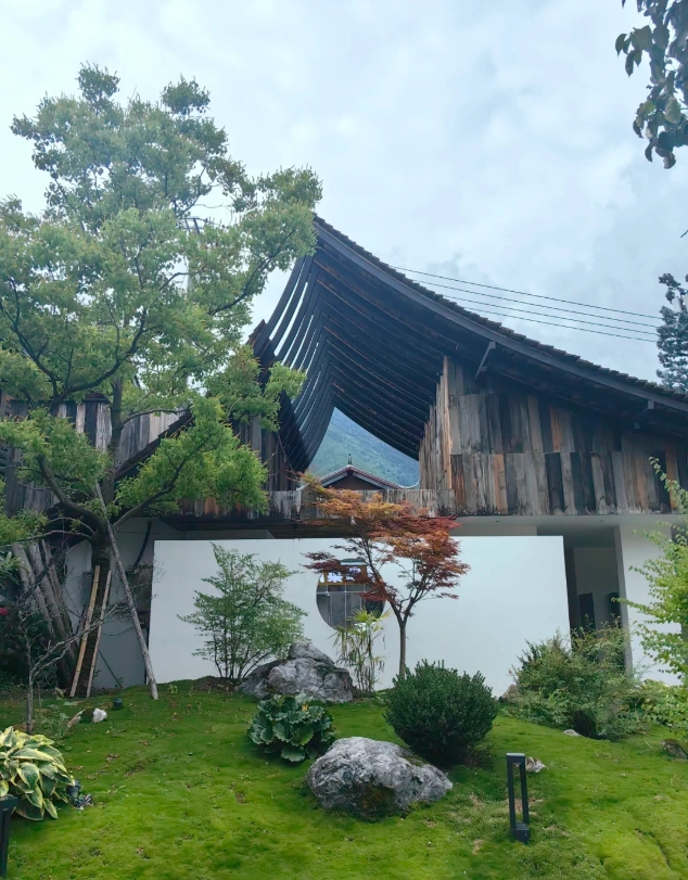 Lugu Lake hotels