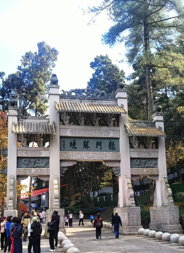 Kunming Western Hills Hike: Skip Crowds for Hidden Temples & Views