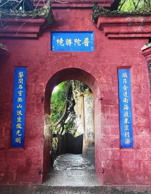 Dianchi Lake hiking