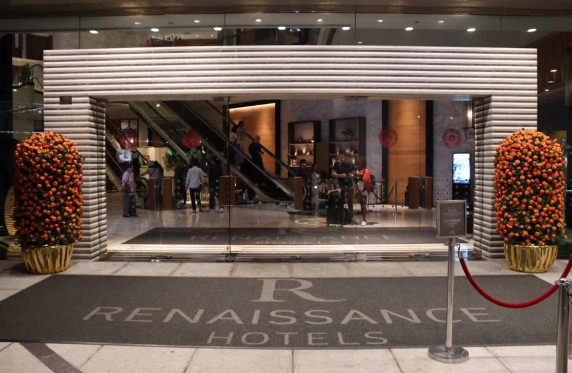 where to stay near victoria peak