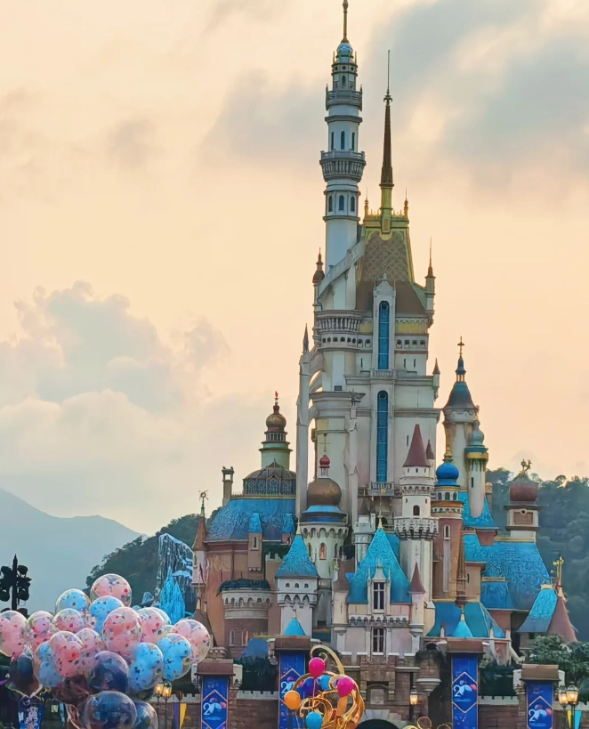 best time to visit Hong Kong Disneyland