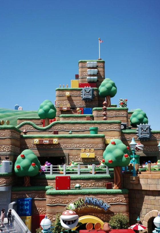 compare Tokyo and Hong Kong Disneyland