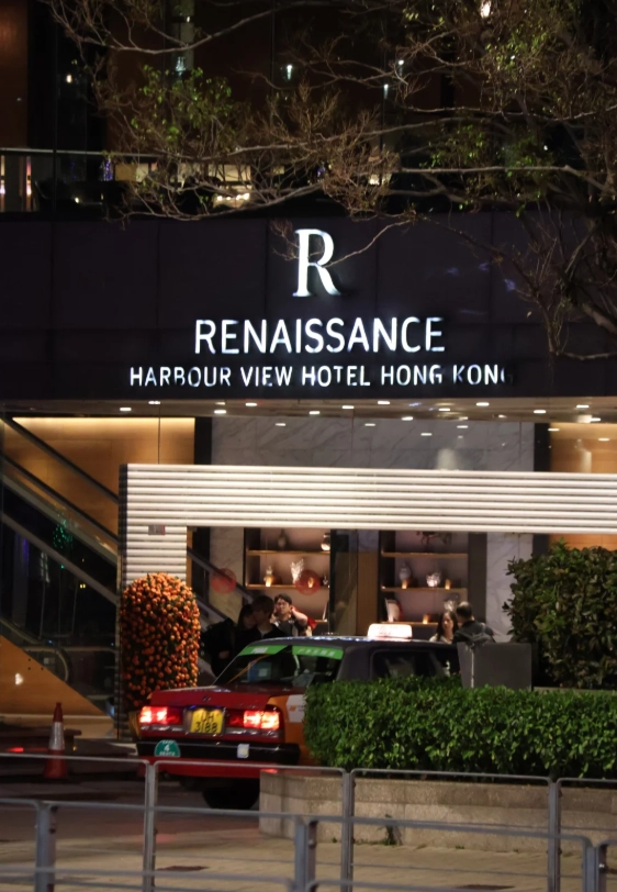 budget stays near victoria peak