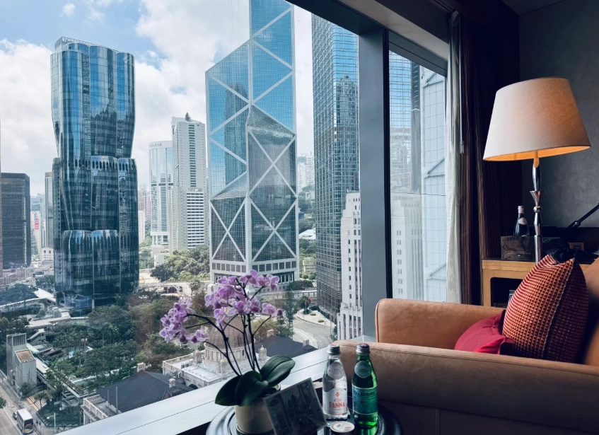 accommodation near peak tram