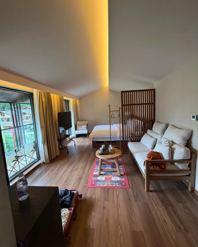 best hotels in Huanglong