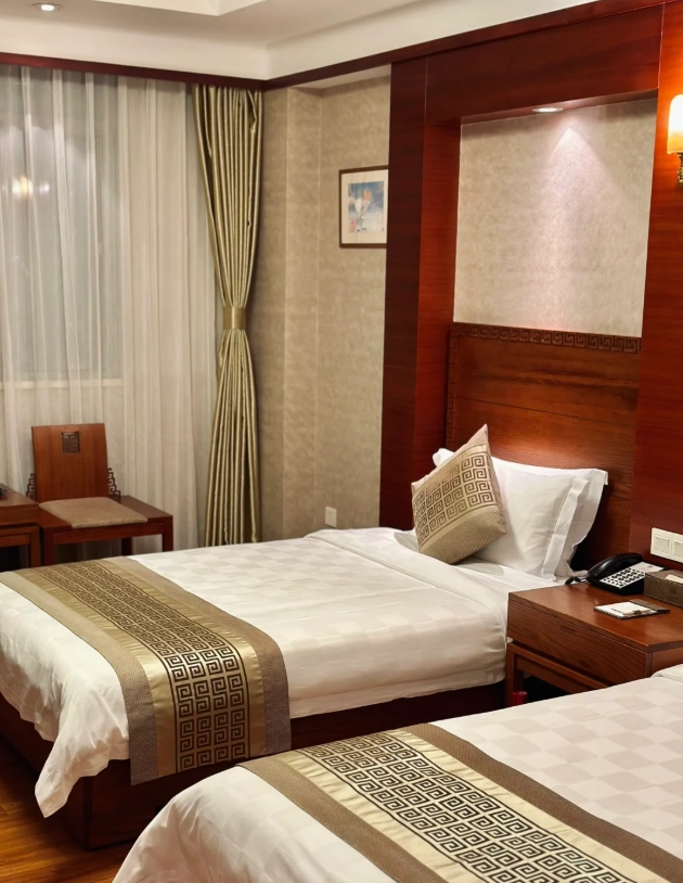 best area to stay near Nanputuo Temple