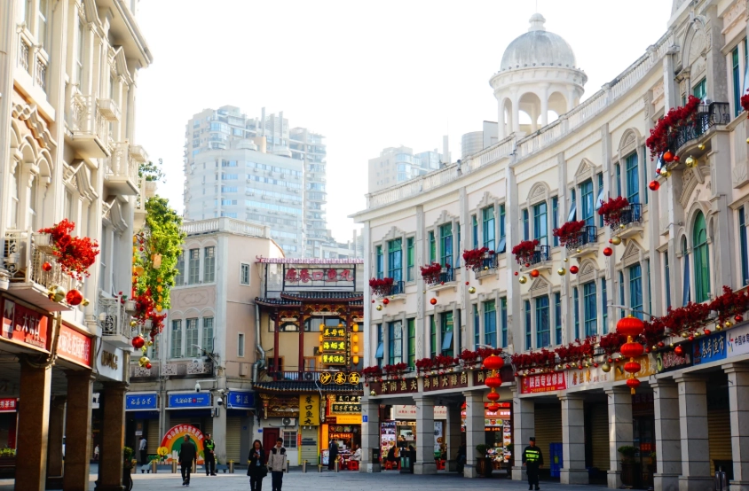Xiamen Zhongshan Road Pedestrian Street: Best Tips for a Night Visit