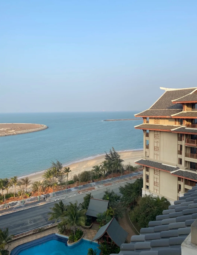 where to stay near holiday beach haikou