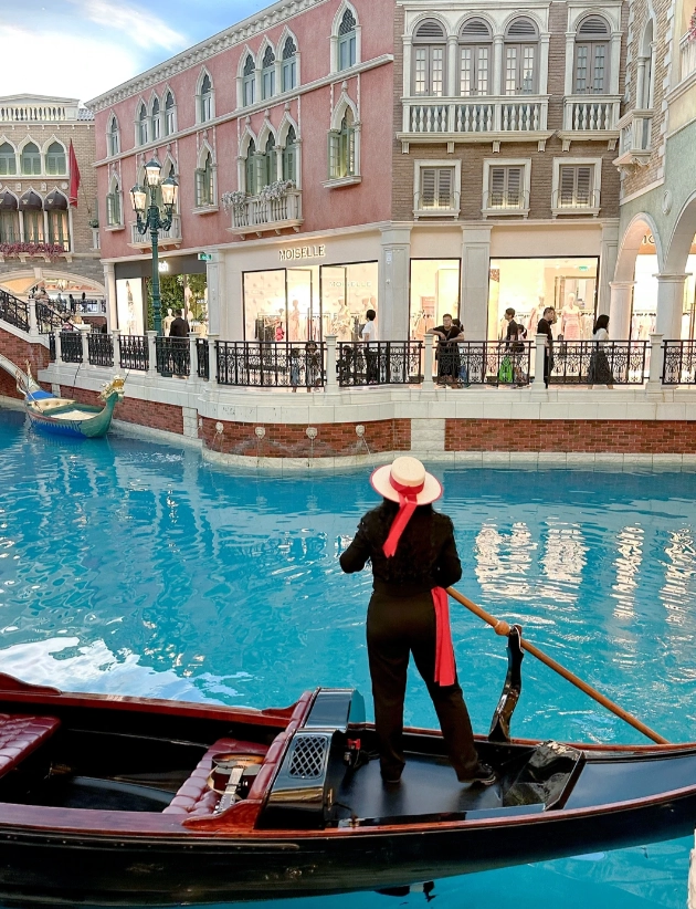 Venetian Macao shopping