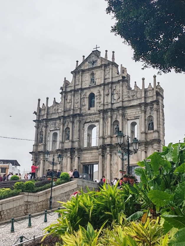 How to Visit Ruins of St. Paul's: Insider Tips to Beat the Crowds