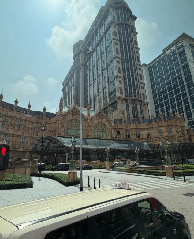 hotels walking distance to Venetian Macao