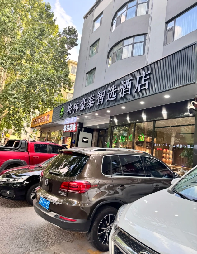 Luoyang hotel near Longmen