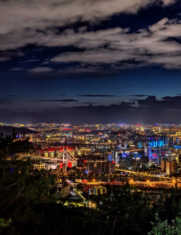 Drum Mountain vs Wuyi Mountain Drum Mountain vs Wuyi Mountain
