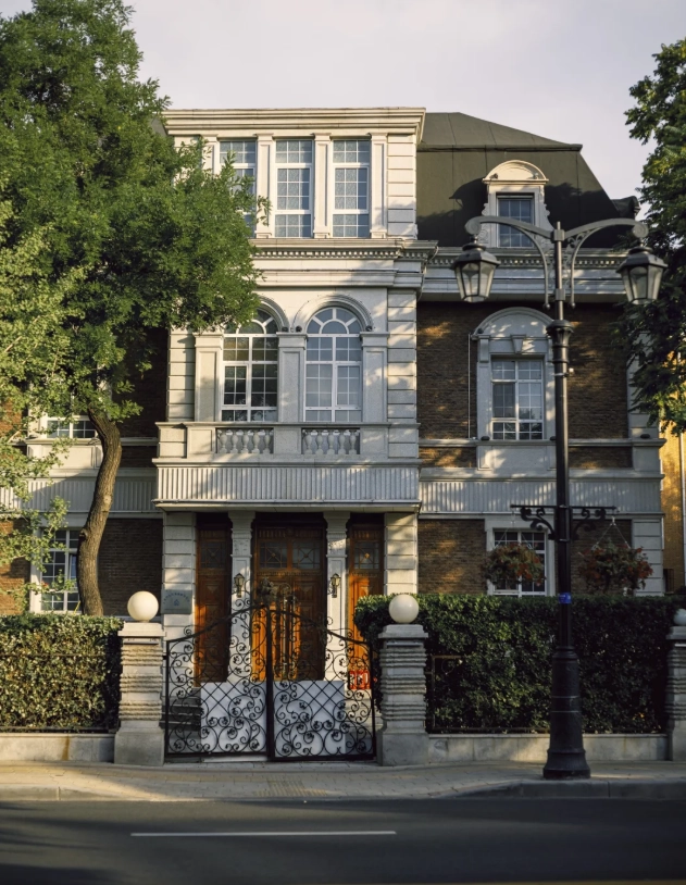 five avenues walking tour