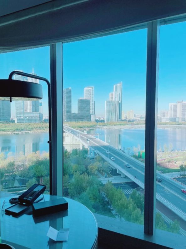 Where to Stay Near Five Avenues: Best Hotels & Tips