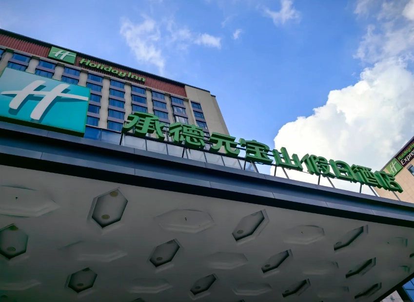 Where to Stay Near Putuo Zongcheng Temple: Top 3 Areas & Hotels